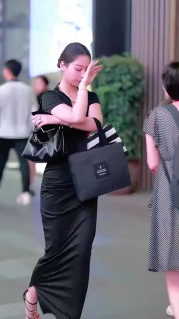 美女和帅哥打扑克游戏